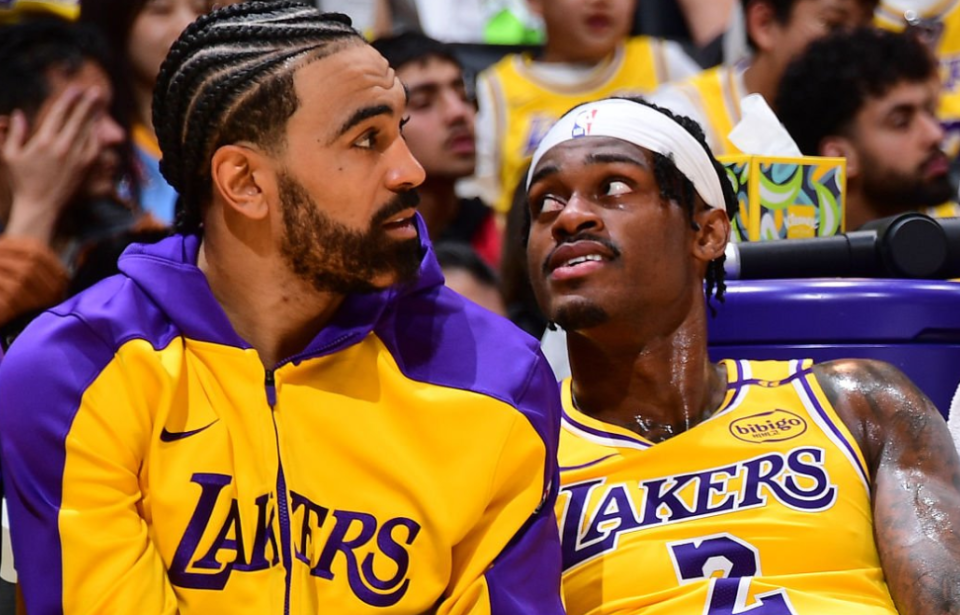 开云最新网站-湖人瞄准三大潜在目标！计划打包交易两人 兜售2032年首轮签