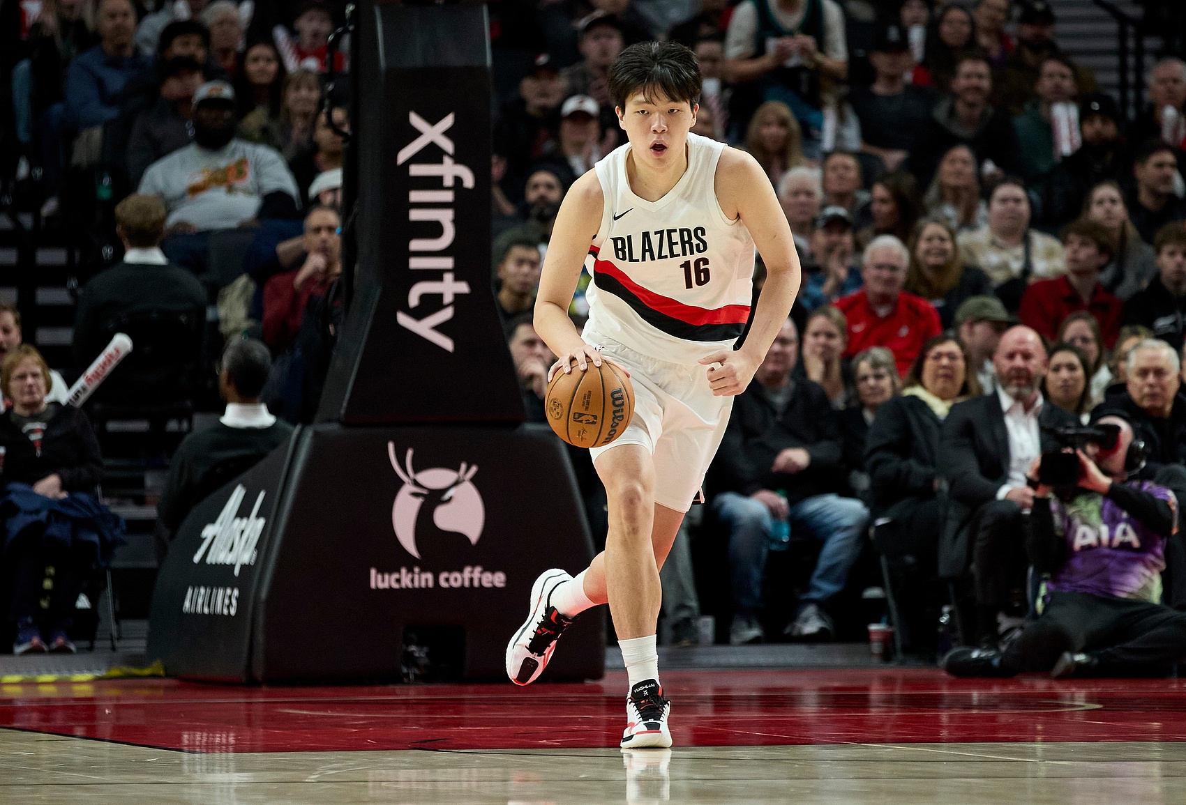 开云游戏官网-被召回也没机会！杨瀚森未能登场 本赛季第21次被DNP